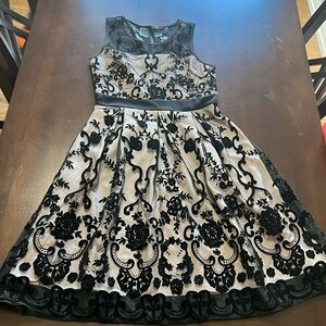 Ricki’s, Size 4, Beautiful Cream Lined, Black Mesh And Faux Velvet Overlay